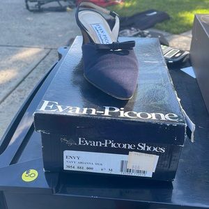 Navy arianna silk Evan-Picone Sandals size 8